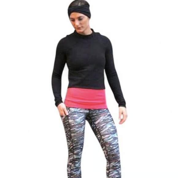 Lululemon Hill and Valley Mock Neck Crop Long Sleeve Women's Sz 8 Black - Picture 12 of 14